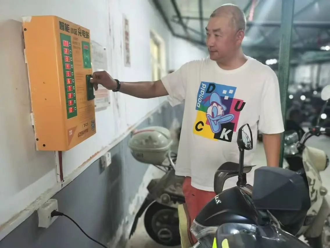 免费安装！长宁这里的电动自行车充电桩“上岗”啦(图2)