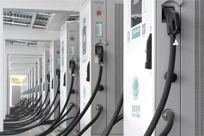 国家电网在武汉运营的新能源汽车充电站日充电量突破40万千瓦时大关(图2)