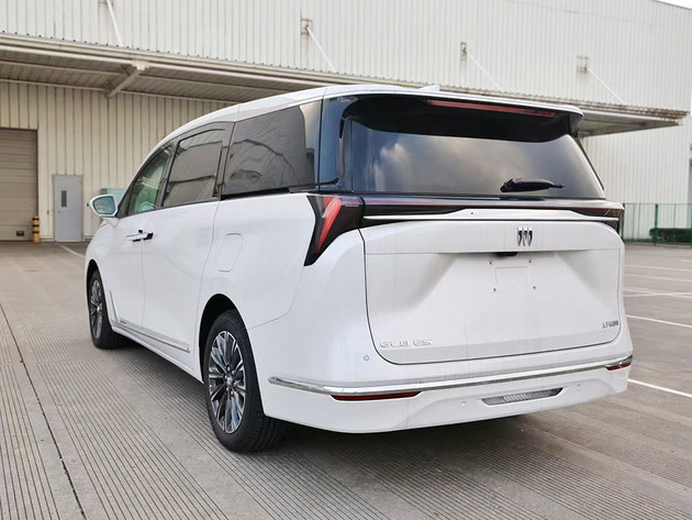 全新GL8陆尊豪华体验全面碾压丰田双车(图2)