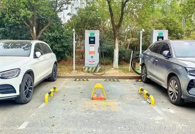 科技赋能新能源停车--车牌识别车位锁(图2)