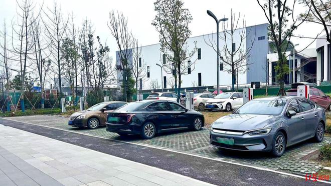 “1秒1公里”！成都东部新区首座超级充电站在这里→
