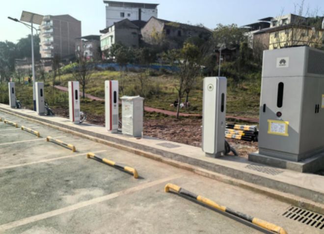重庆巴南区：实现23个镇街超级充电站全覆盖(图2)