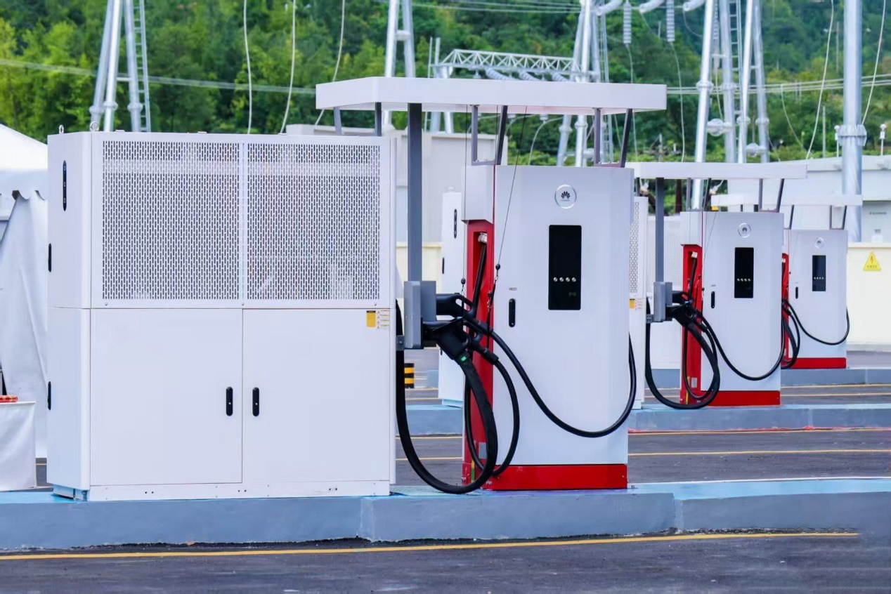 华为兆瓦超充打造全球首个百兆瓦级重卡超充站重卡进入全面电动化(图3)