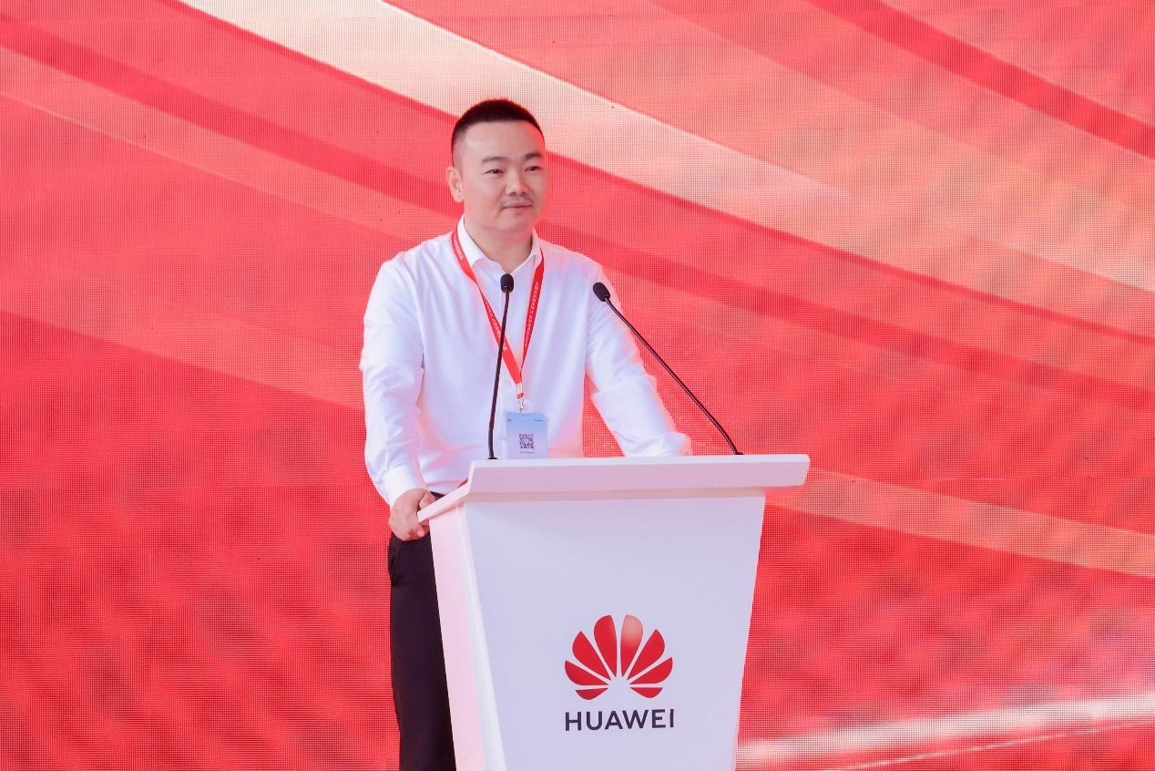 华为兆瓦超充打造全球首个百兆瓦级重卡超充站重卡进入全面电动化(图4)