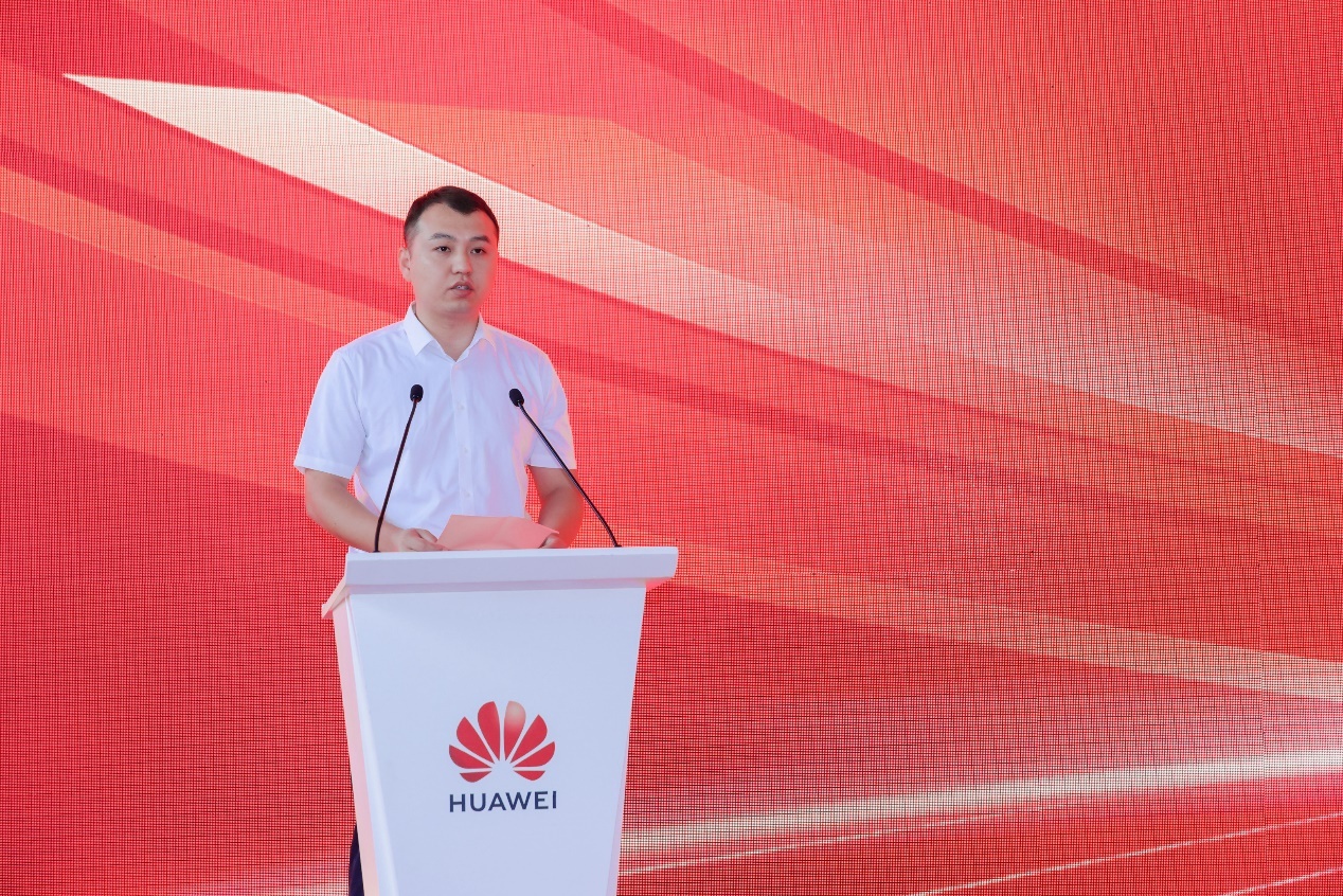 华为兆瓦超充打造全球首个百兆瓦级重卡超充站重卡进入全面电动化(图7)