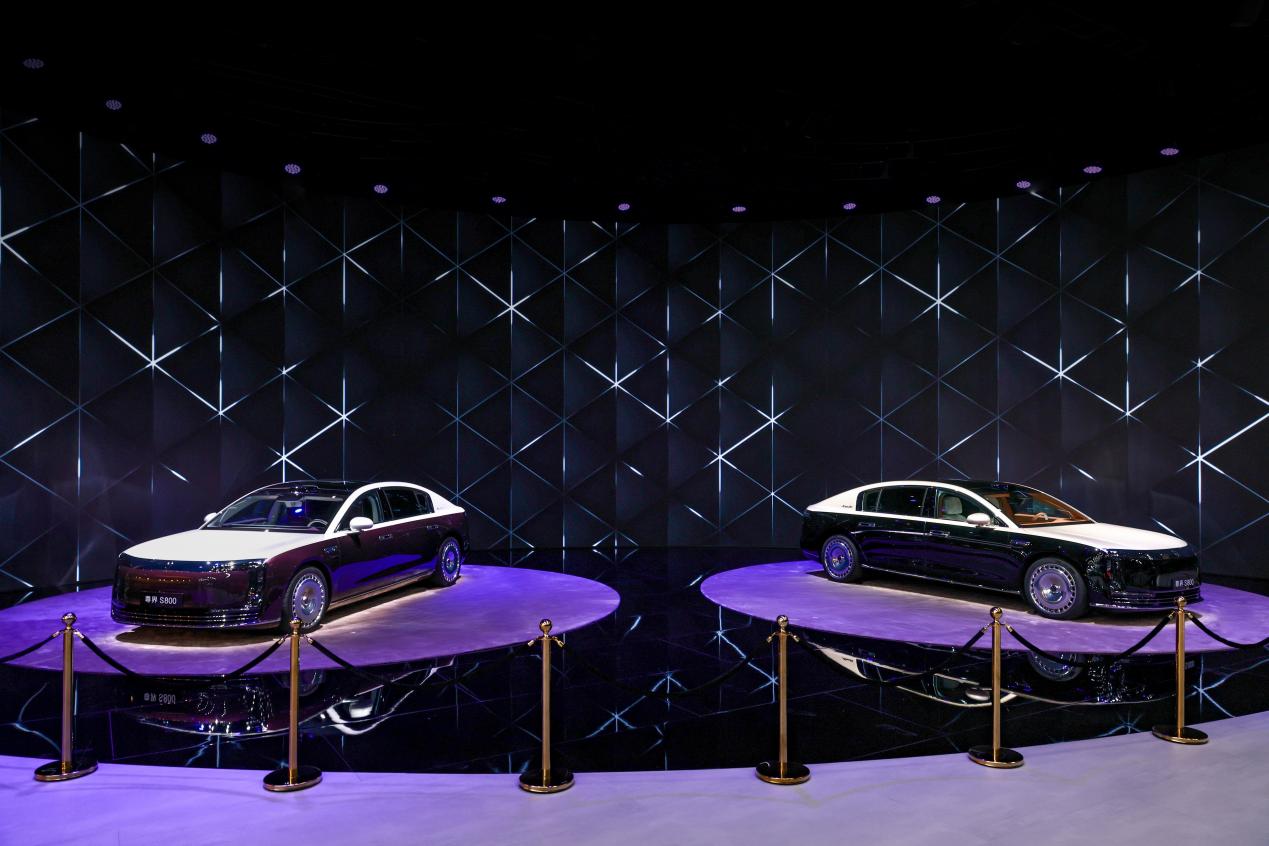 鸿蒙智行五界十车登陆成都车展树立中国智能汽车新标杆(图5)