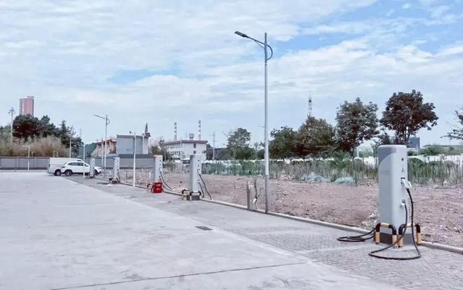 新能源超级充电站上新两座！(图2)