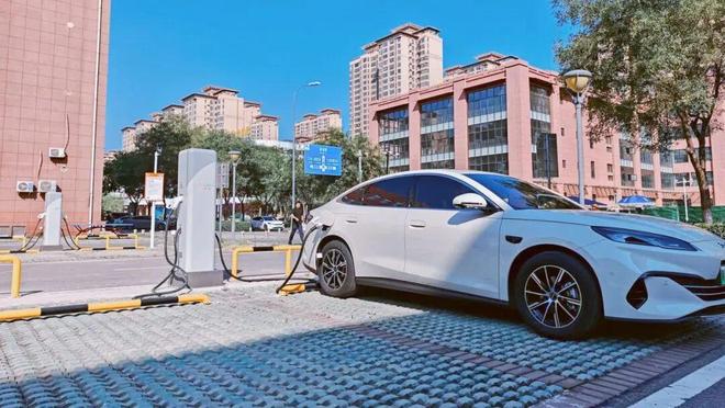 新能源超级充电站上新两座！