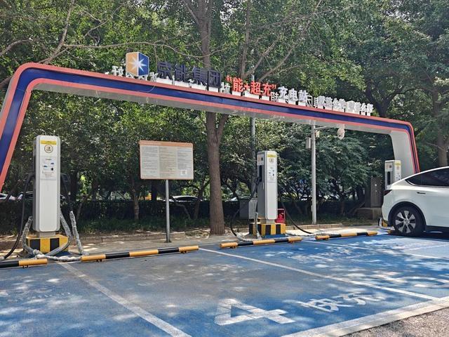 新华视点｜超充建设提速以后充电能否像加油一样方便？