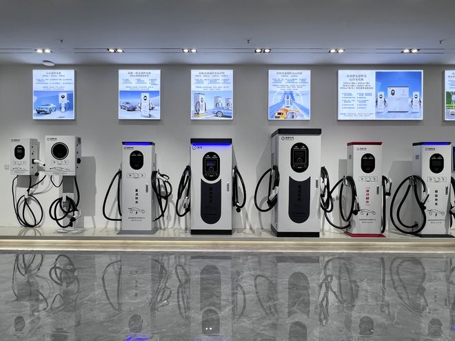 技术驱动未来充电:2024超充充电桩品牌综合实力榜揭晓