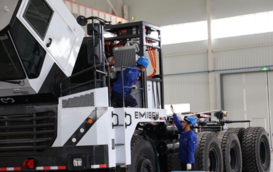 乌海铱钼新能源智能矿卡项目进入冲刺阶段