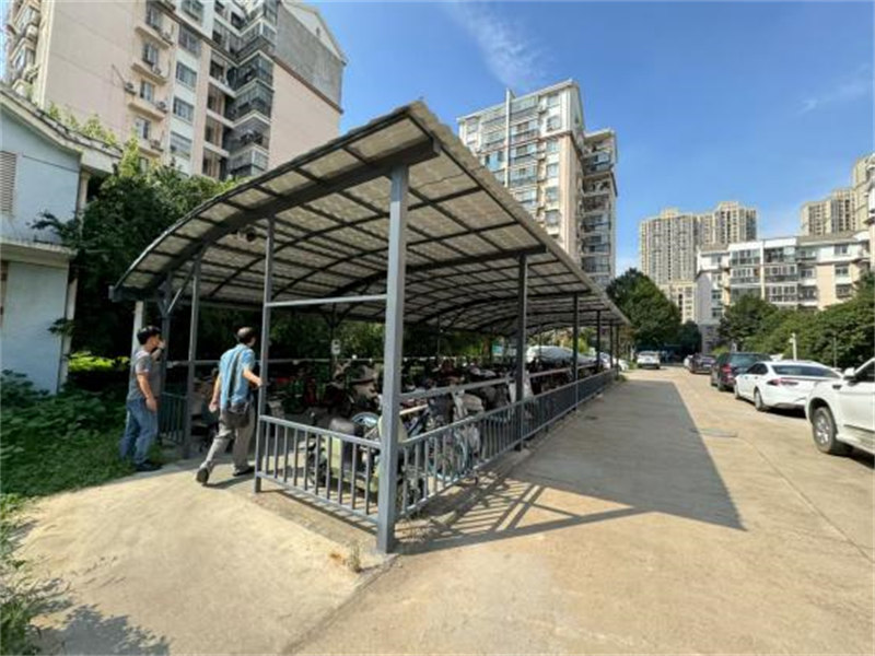 共建聚力惠民生智慧车棚焕新颜