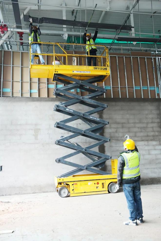 记者带你看项目新能源汽车中心二期将于12月陆续投入运营(图2)