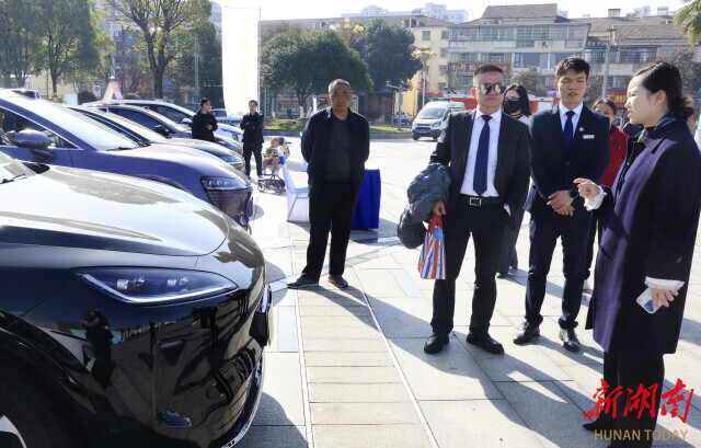 侃财邦丨新能源汽车下乡了充电桩呢？