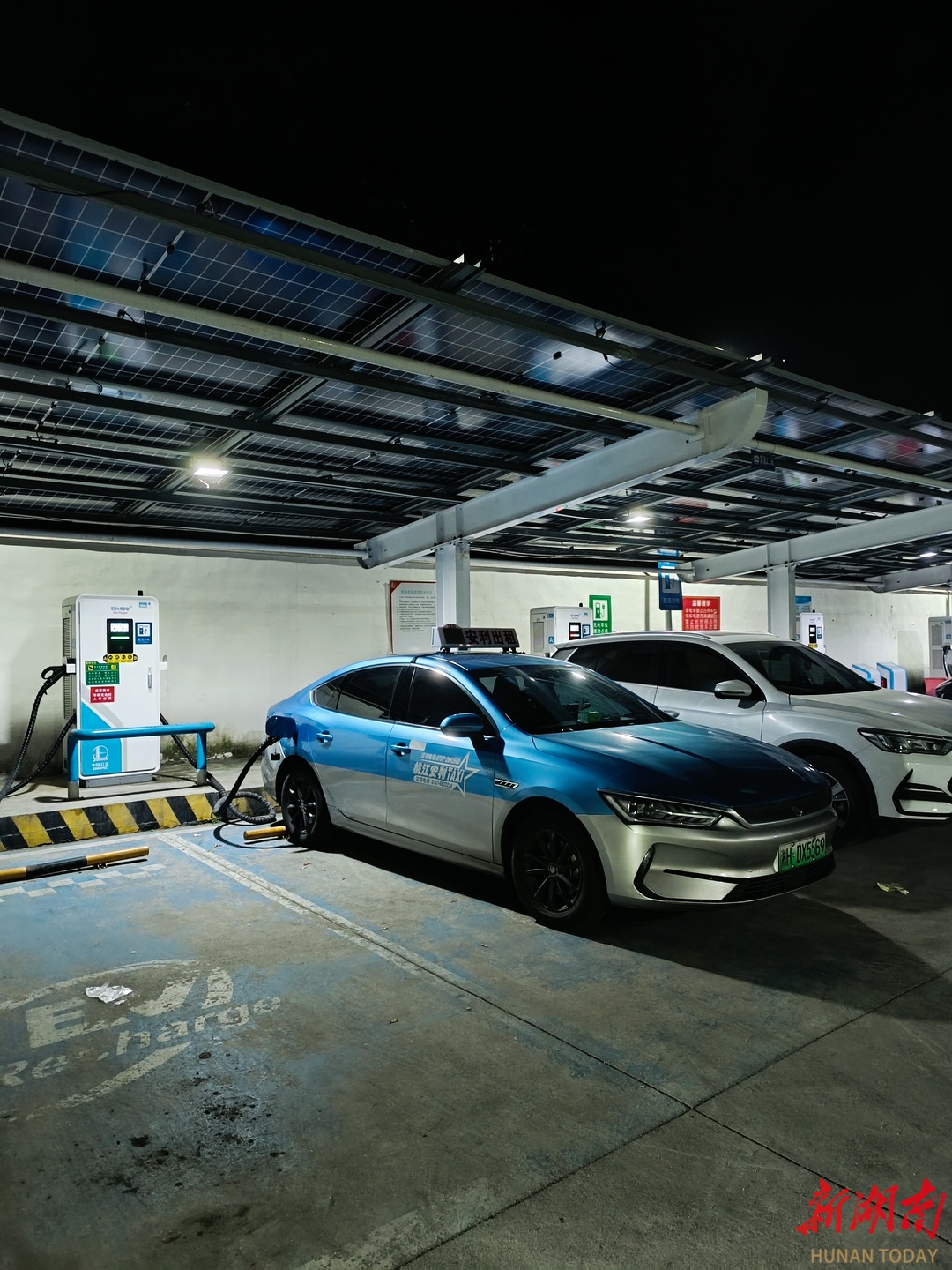 侃财邦丨新能源汽车下乡了充电桩呢？(图4)