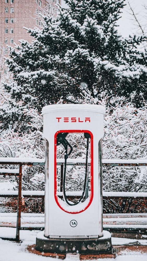 特斯拉中国大陆超充站建成开放超2400座充电桩超12万