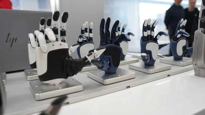 蓝思科技周群飞：“作嫁衣裳者”的自我革命(图13)