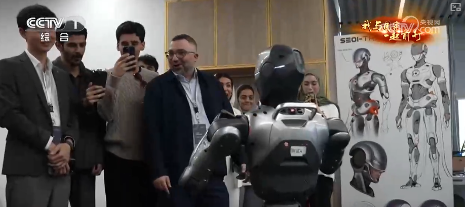 跑通“产学研用”一体化创新马拉松场景！具身智能实战中升级本领(图35)