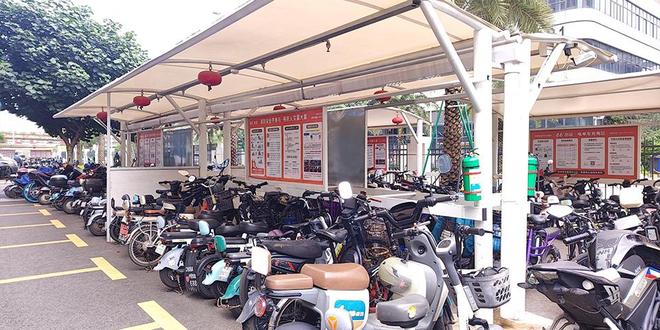 电动单车充电桩雨棚：为高端充电桩提供全气候防御广州电盾智能