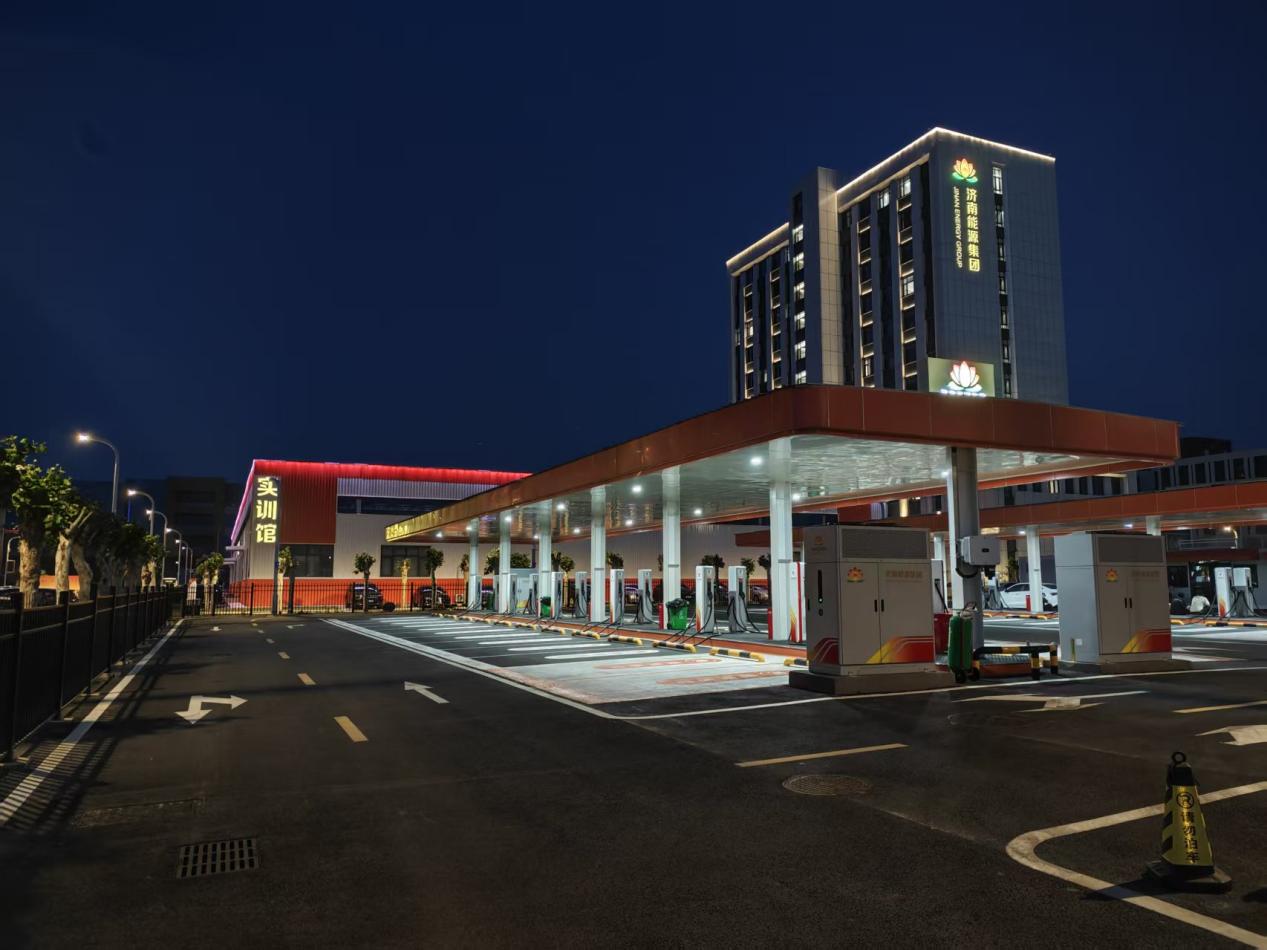 【项目赋能·绿动泉城】泉城添“新桩”民生添温度！济南能投集团充电桩建设按下“快进键”_新闻_大众网(图2)