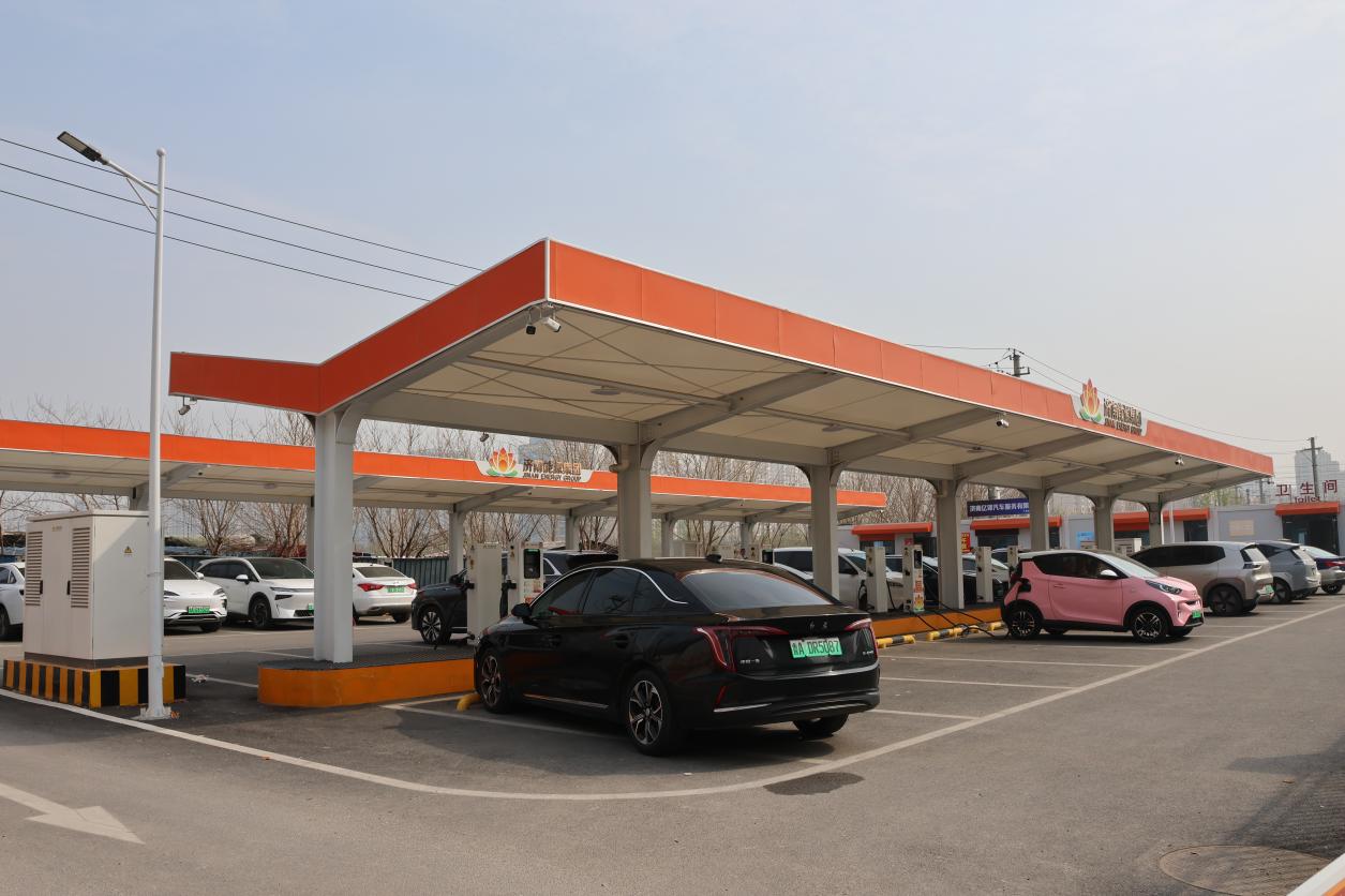 【项目赋能·绿动泉城】泉城添“新桩”民生添温度！济南能投集团充电桩建设按下“快进键”_新闻_大众网(图3)