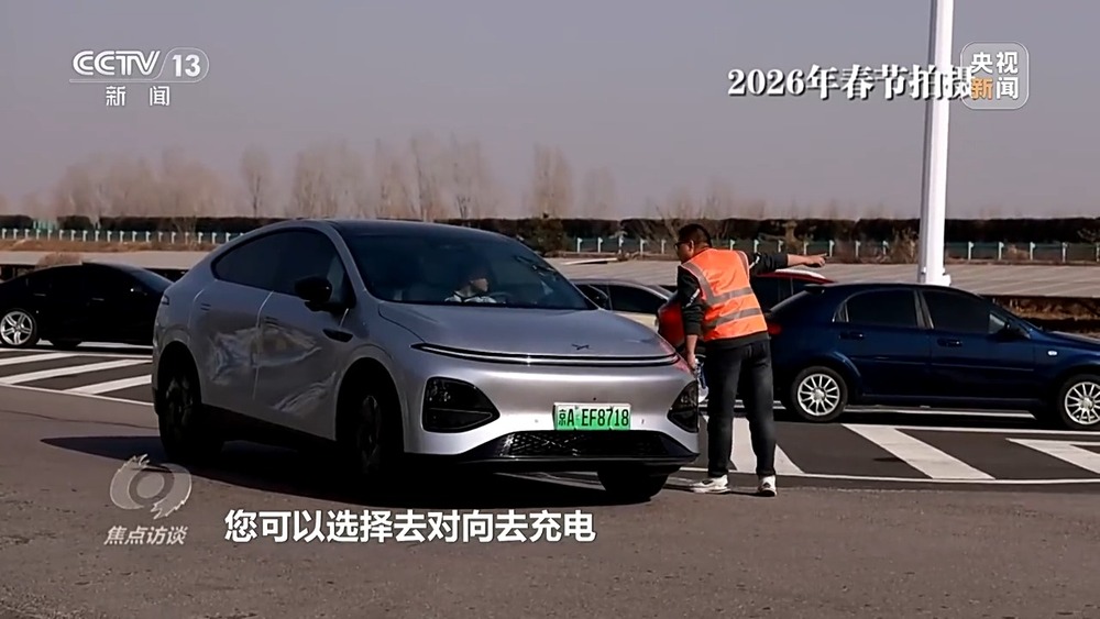 焦点访谈丨高速公路上充电桩是否够用？在乡村如何保障充电需求？记者观察→(图8)