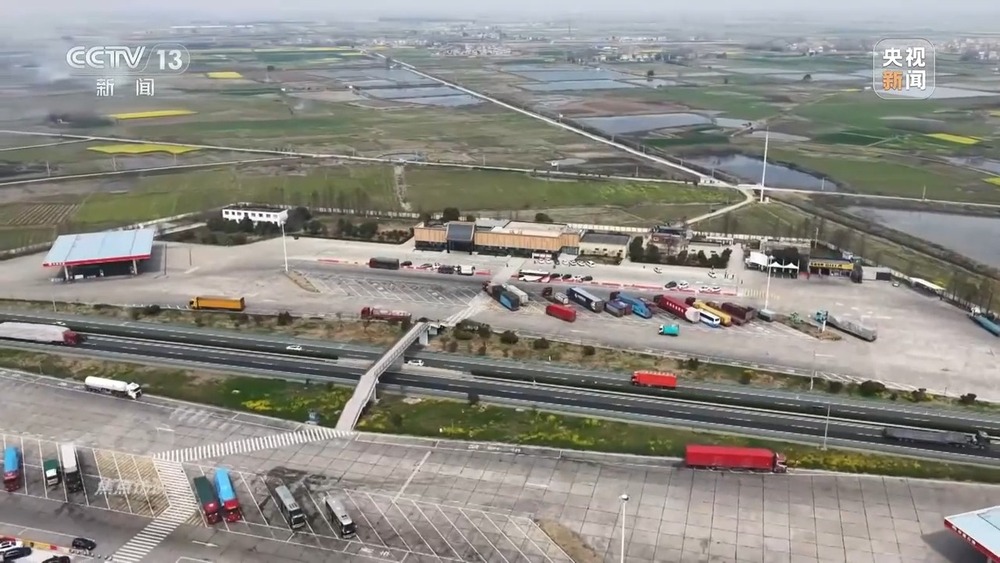 焦点访谈丨高速公路上充电桩是否够用？在乡村如何保障充电需求？记者观察→(图2)