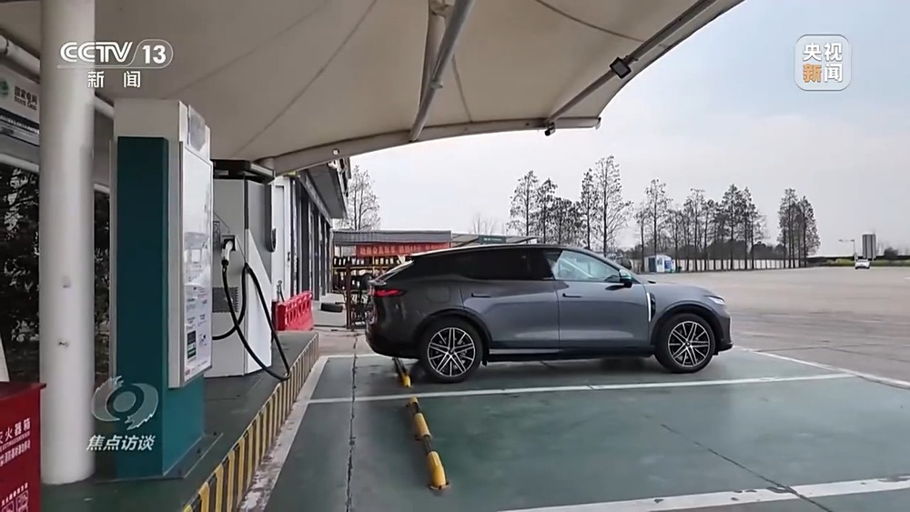 焦点访谈丨高速公路上充电桩是否够用？在乡村如何保障充电需求？记者观察→
