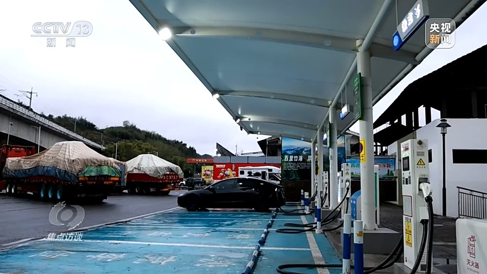 焦点访谈丨高速公路上充电桩是否够用？在乡村如何保障充电需求？记者观察→(图6)
